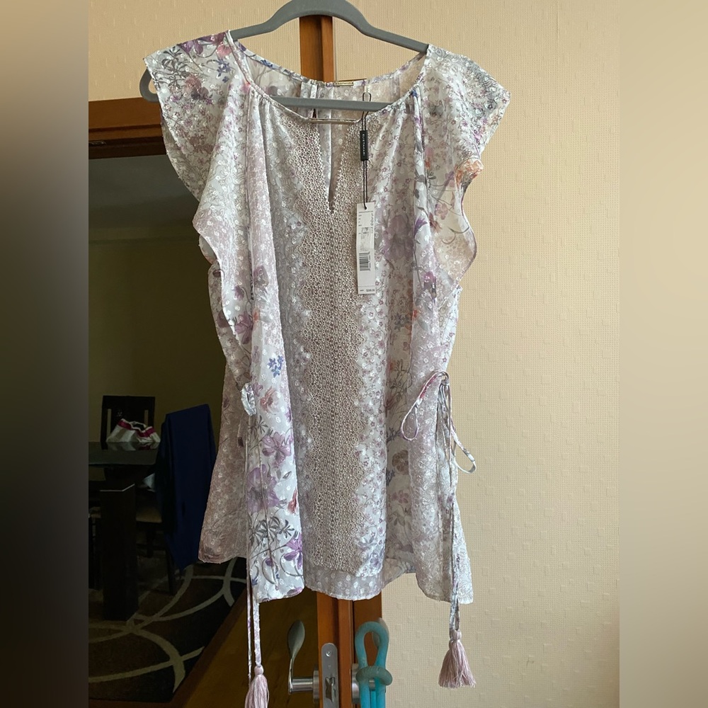 Elie Tahari sleeveless blouse